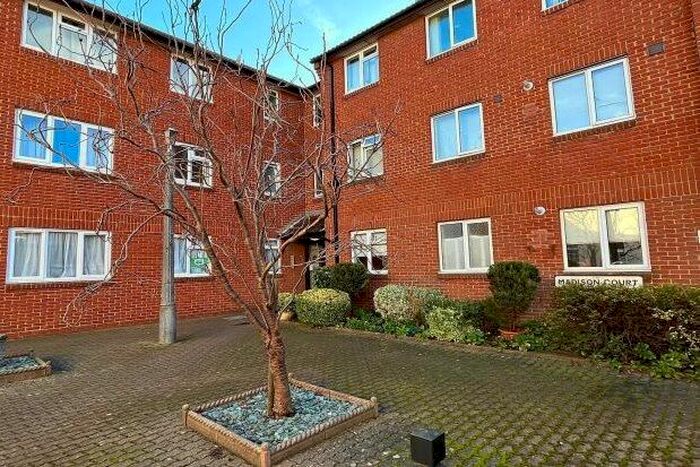 2 Bedroom Flat To Rent In Madison Court, Fareham, PO16