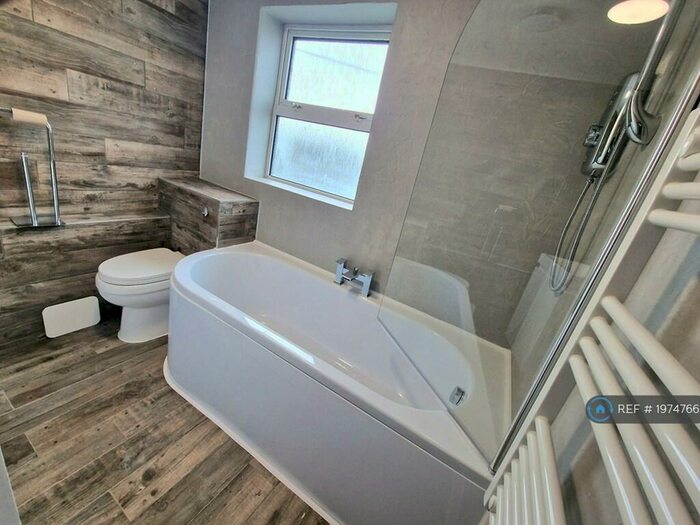 2 Bedroom Flat To Rent In Basingstoke Road, Reading, RG2