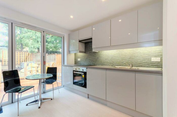 1 Bedroom Maisonette To Rent In Apsley Road, South Norwood, London, SE25