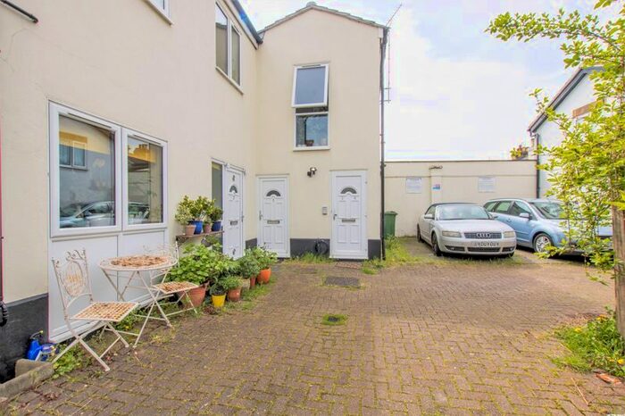 1 Bedroom Flat To Rent In Dennett Road, Croydon, CR0