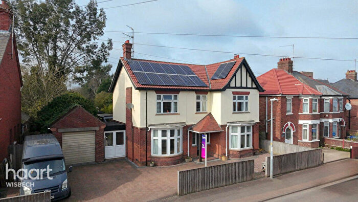 4 Bedroom Detached House For Sale In Victoria Road, Wisbech, PE13