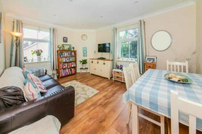 2 Bedroom Property To Rent In Bowers Place, Crawley, RH10