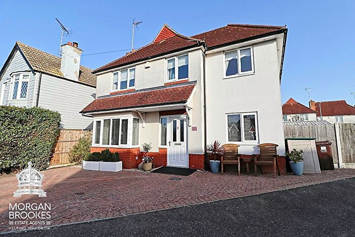 5 Bedroom Detached House For Sale In Crescent Place, Hadleigh, SS7