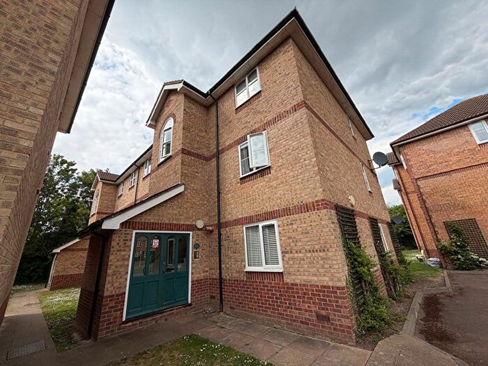 2 Bedroom Flat To Rent In Worcester Gardens, Slough, SL1