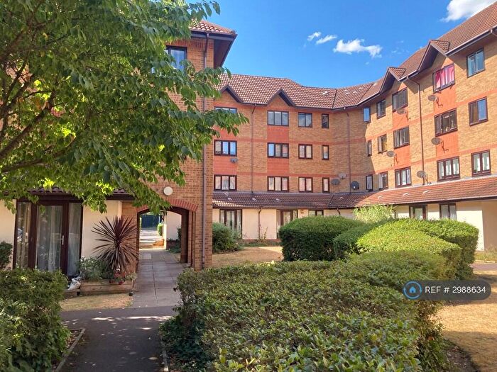 2 Bedroom Flat To Rent In Orchard Grove, London, SE20
