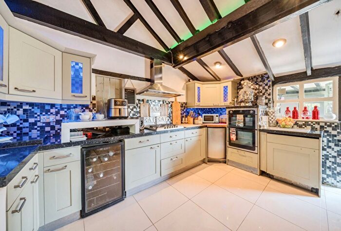 4 Bedroom Cottage To Rent In Swan Lane, Stoke Orchard, Cheltenham, Gloucestershire, GL52