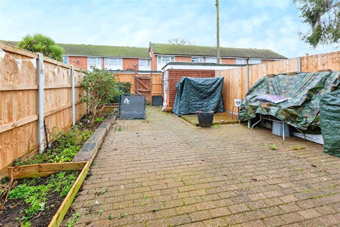 3 Bedroom End Of Terrace House For Sale In Sunderland Road, Maidenhead, Berkshire, SL6