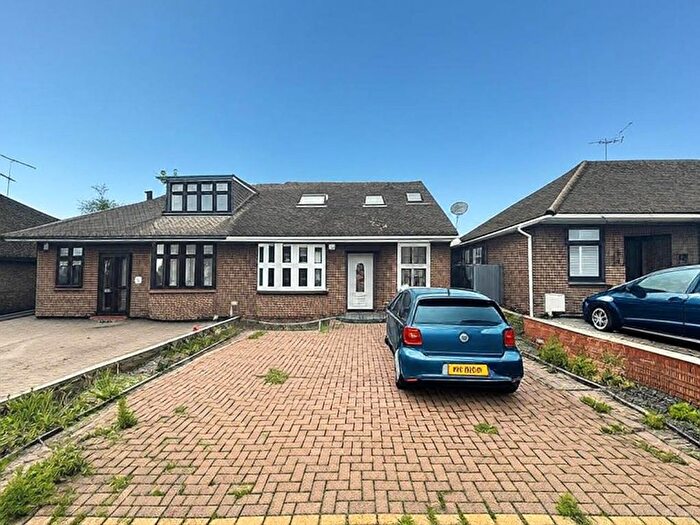 4 Bedroom Semi-Detached Bungalow To Rent In Suttons Lane, Hornchurch, RM12
