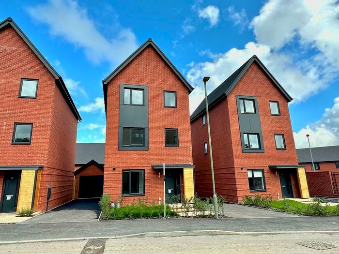 4 Bedroom Town House To Rent In Glassfield Road, Whiteley, PO15