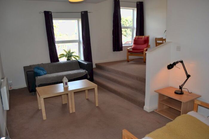 3 Bedroom Flat To Rent In , Chapter Court, B29