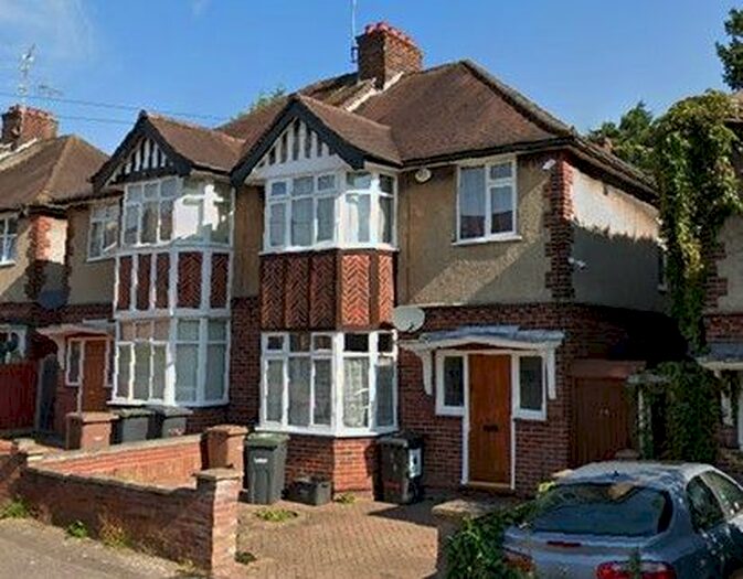 3 Bedroom Semi-Detached House To Rent In Carlton Crescent, Luton LU3