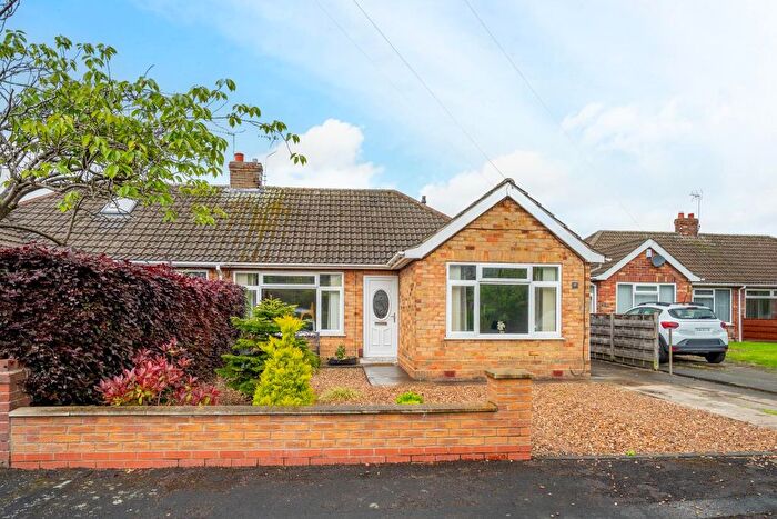 4 Bedroom Semi-detached Bungalow For Sale In Elmpark Vale, York, YO31