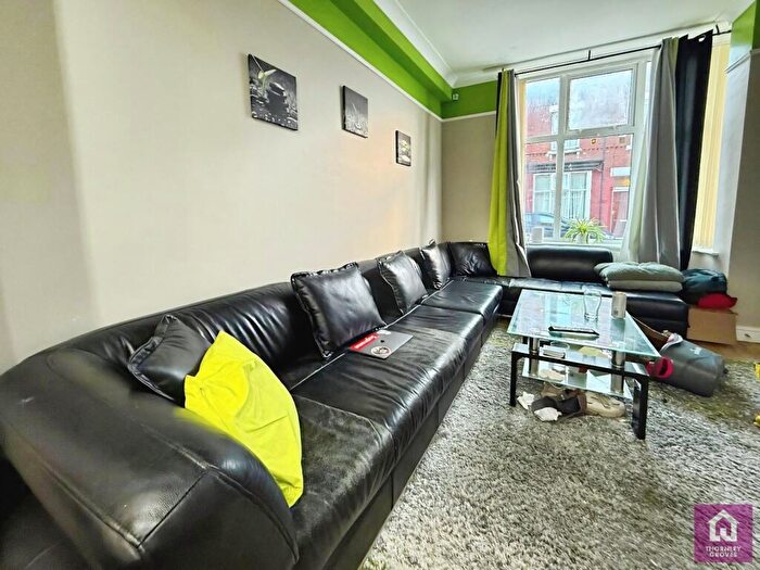 6 Bedroom Terraced House To Rent In Cedar Grove, Manchester, Greater Manchester, M14