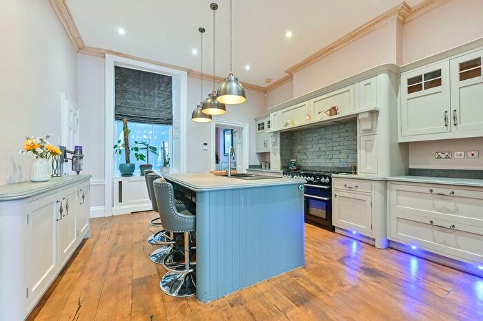 4 Bedroom Flat For Sale In John Street, Bloomsbury, London, WC1N