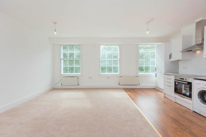 1 Bedroom Flat To Rent In Addington Square, London, SE5