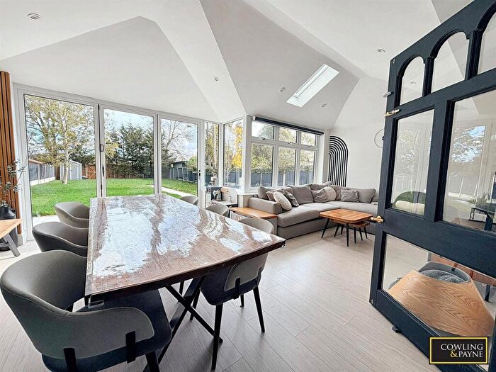 3 Bedroom Semi-Detached House For Sale In Fanton Walk, Wickford, SS11