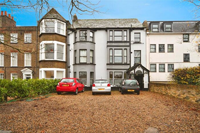 1 Bedroom Flat For Sale In Whipps Cross Road, London, E11