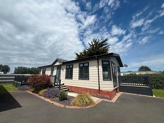 2 Bedroom Lodge For Sale In Warners Lane, Selsey, PO20