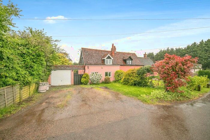 3 Bedroom Semi-Detached House For Sale In Holly Lane, Belstead, Ipswich, IP8