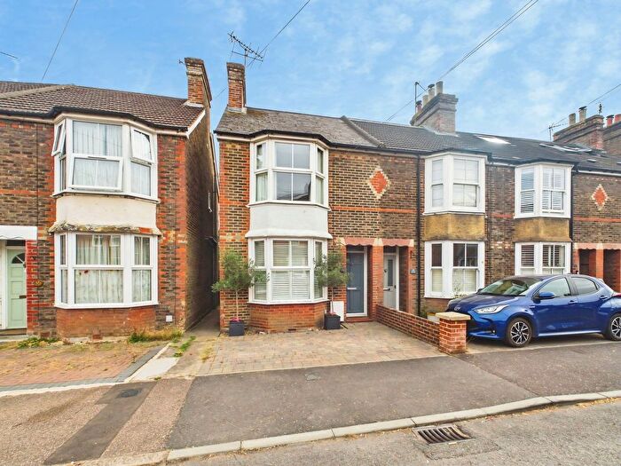 3 Bedroom End Of Terrace House For Sale In Swindon Road, Horsham, RH12