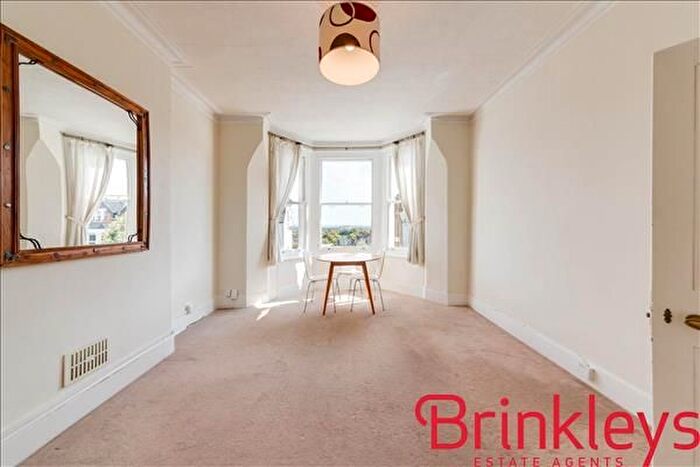 2 Bedroom Flat To Rent In Woodside, Wimbledon, SW19