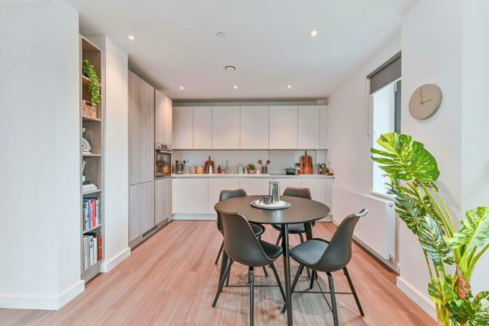 2 Bedroom Flat To Rent In College Road, Croydon, CR0