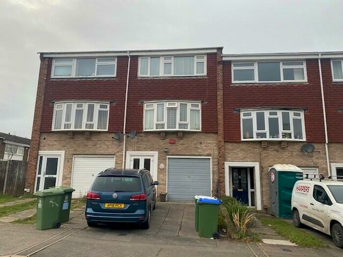 4 Bedroom Town House To Rent In Hatherley Road, Sidcup, DA14