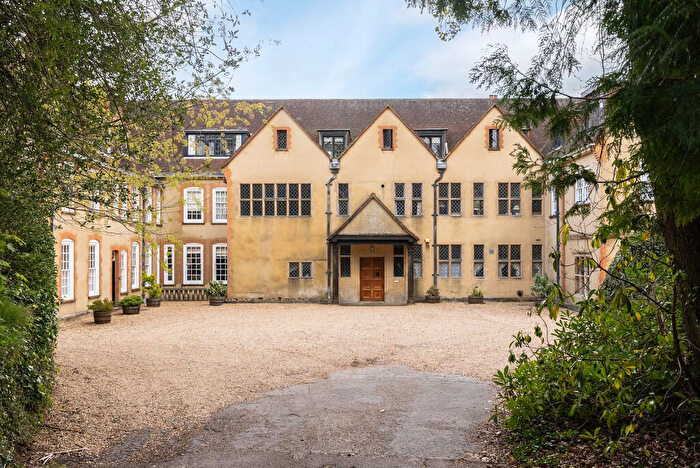 2 Bedroom Manor House For Sale In Goodwyns Place, Dorking, RH4