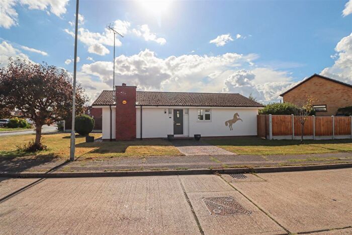 3 Bedroom Detached Bungalow For Sale In Fambridge Drive, Wickford, SS12