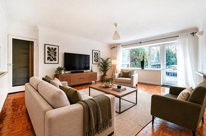 2 Bedroom Flat For Sale In Boulters Gardens, Maidenhead, Berkshire, SL6