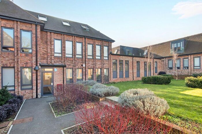 1 Bedroom Flat For Sale In New Ash Green, Kent, DA3