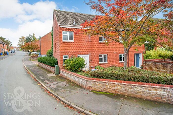 3 Bedroom Semi-Detached House For Sale In Tunstall Close, Costessey, Norwich, NR5