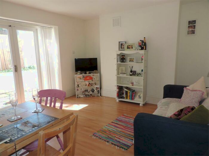 1 Bedroom Apartment To Rent In Campbell Road, Bow, London, E3
