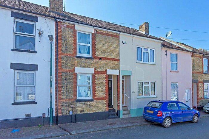 3 Bedroom Terraced House To Rent In Chamberlain Road, Chatham, Kent, ME4