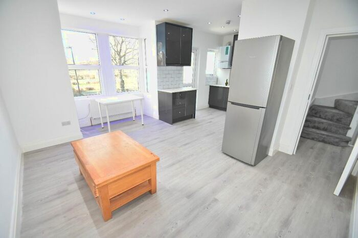 4 Bedroom Flat To Rent In Eastfields Road, London, W3
