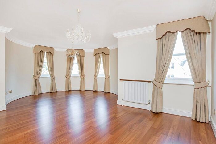 2 Bedroom Flat To Rent In Holland Park Avenue, Holland Park, London, W11
