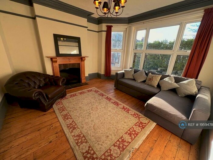 3 Bedroom Maisonette To Rent In Belle Vue Gardens, Brighton, BN2