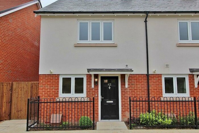 2 Bedroom End Of Terrace House To Rent In Houghton Avenue, Berewood, PO7