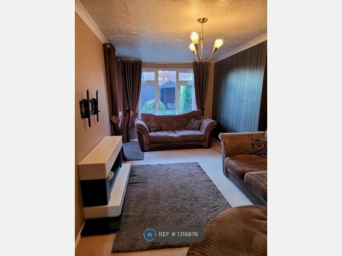4 Bedroom Terraced House To Rent In Peregrine Road, Luton LU4