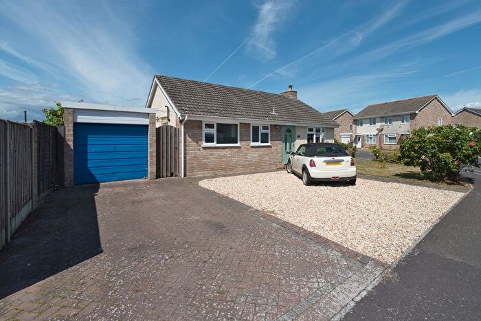 2 Bedroom Bungalow For Sale In Paddock Drive, Highbridge, TA9