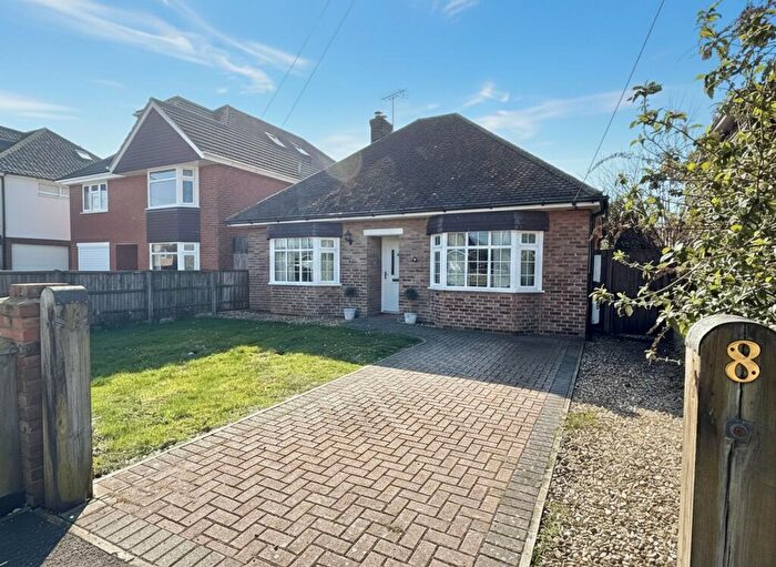 2 Bedroom Detached Bungalow For Sale In Watermans Lane, Dibden Purlieu, SO45