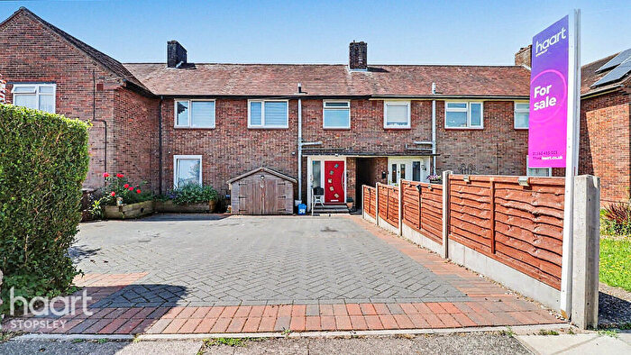 3 Bedroom Terraced House For Sale In Clevedon Road, Luton, LU2