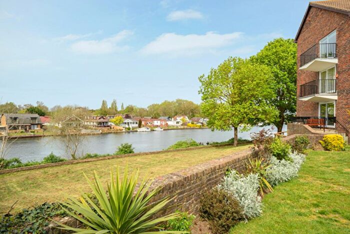 2 Bedroom Apartment For Sale In Hillrise, Manor Road, Walton-on-Thames, KT12