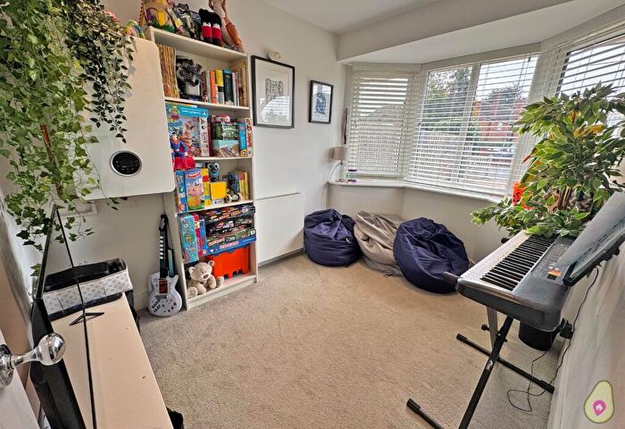 3 Bedroom Semi-Detached House For Sale In Wycombe Road, Holmer Green, HP15