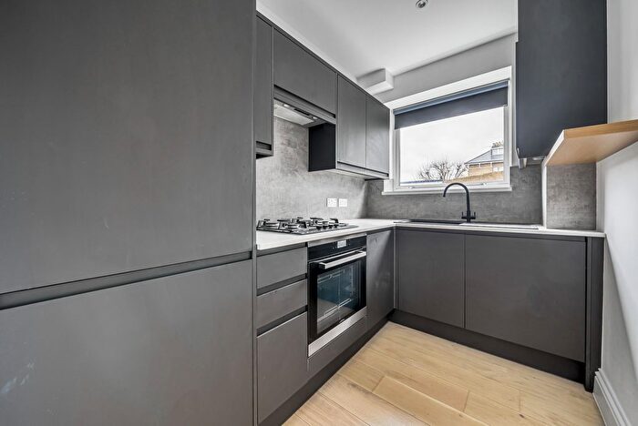 1 Bedroom Flat To Rent In High Wigsell, Twickenham Road, Teddington, TW11