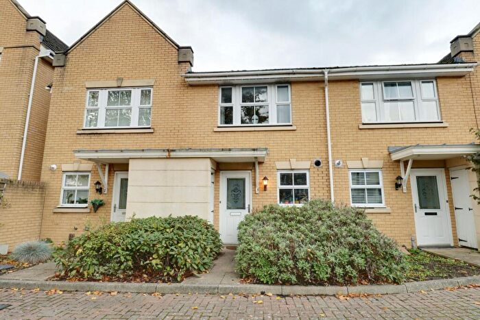 2 Bedroom Semi Detached House To Rent In Cromwell Close, Bromley, Kent, BR2