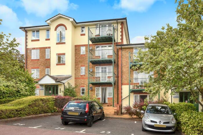 2 Bedroom Apartment To Rent In High Wycombe, Buckinghamshire, HP11