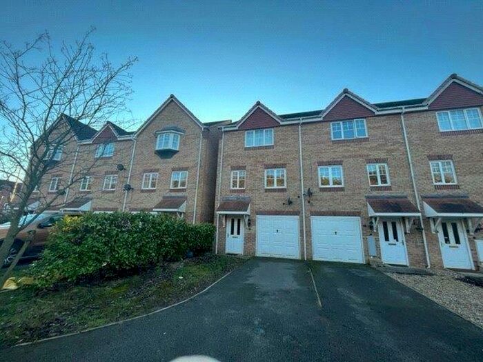 3 Bedroom Town House To Rent In Cairngorm Drive, Berry Hill, Mansfield, NG18