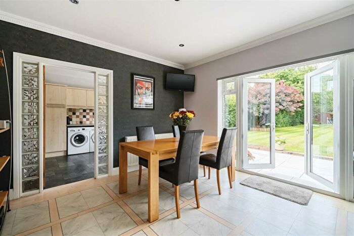 5 Bedroom Detached House For Sale In Botley Road, Chesham, HP5