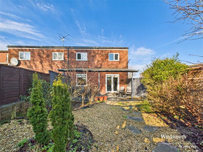 4 Bedroom End Of Terrace House For Sale In Derwent Road, Thatcham, Berkshire, RG19